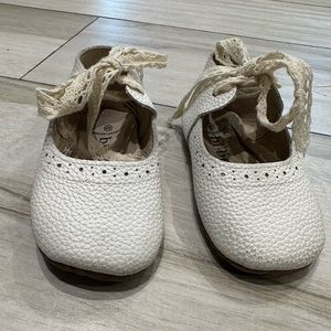 Genuine leather shoes for baby girl. Size 22.